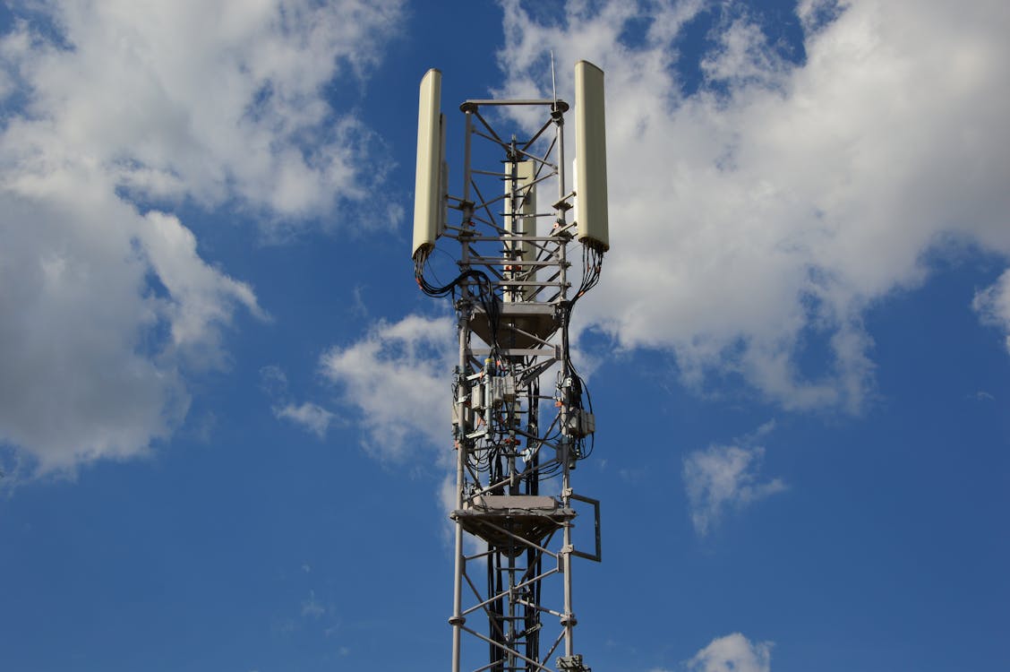 PEEK材料在5G/6G通信基础设施中的关键应用
