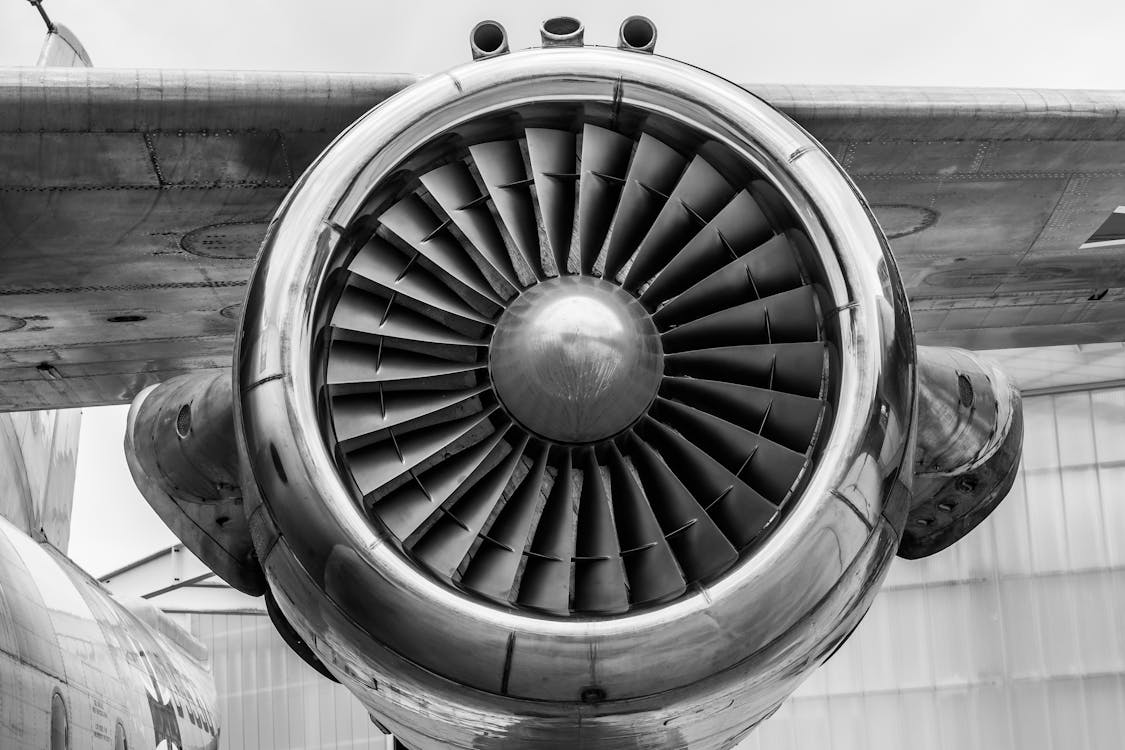 PEEK在民用航空领域的轻量化革命